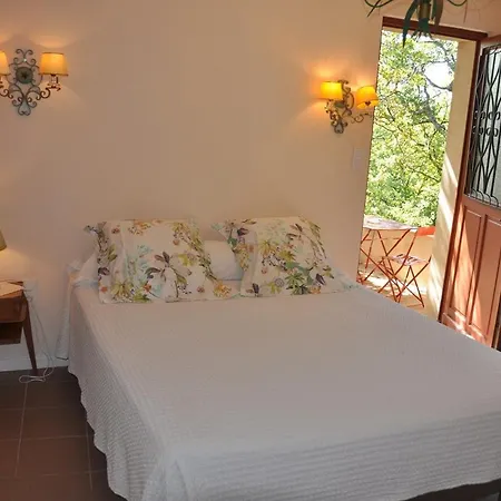 Le Jas Du Colombier Guest house